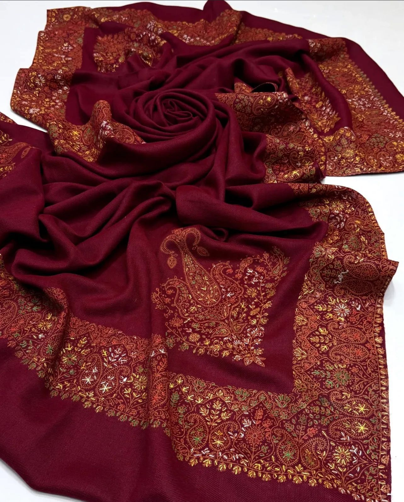 Elegant And Beautiful Pashmina Shawl