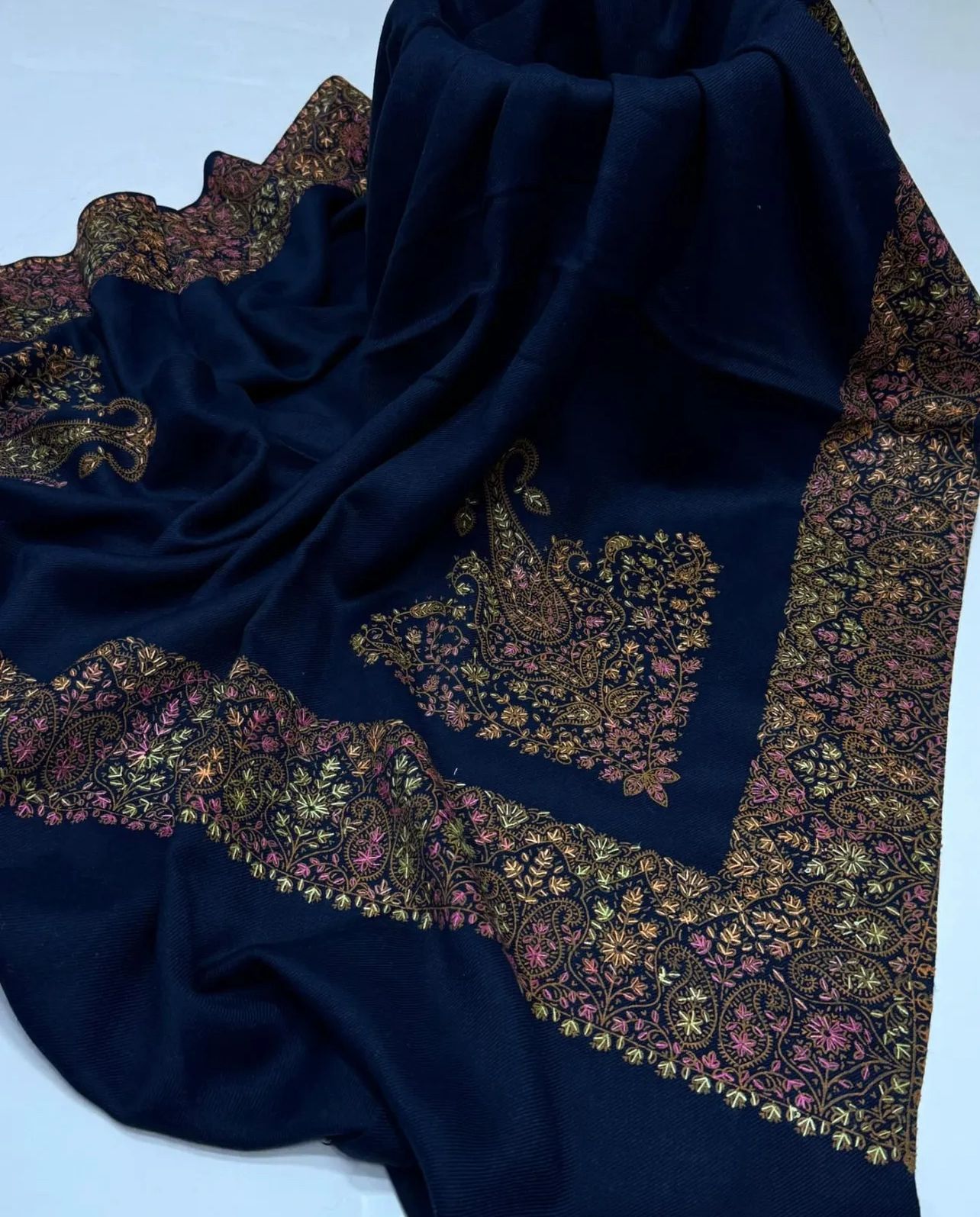 Elegant And Beautiful Pashmina Shawl