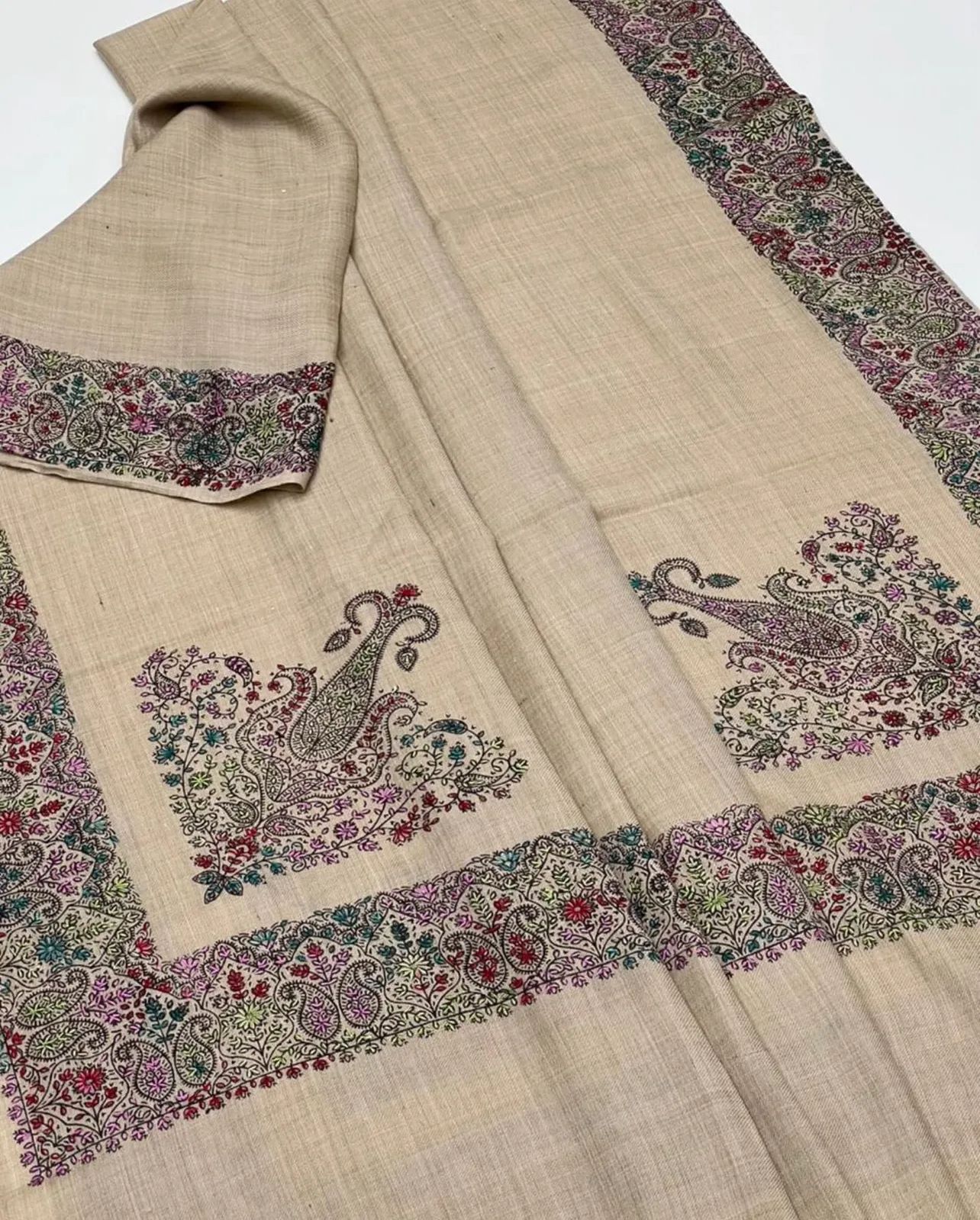 Elegant And Beautiful Pashmina Shawl