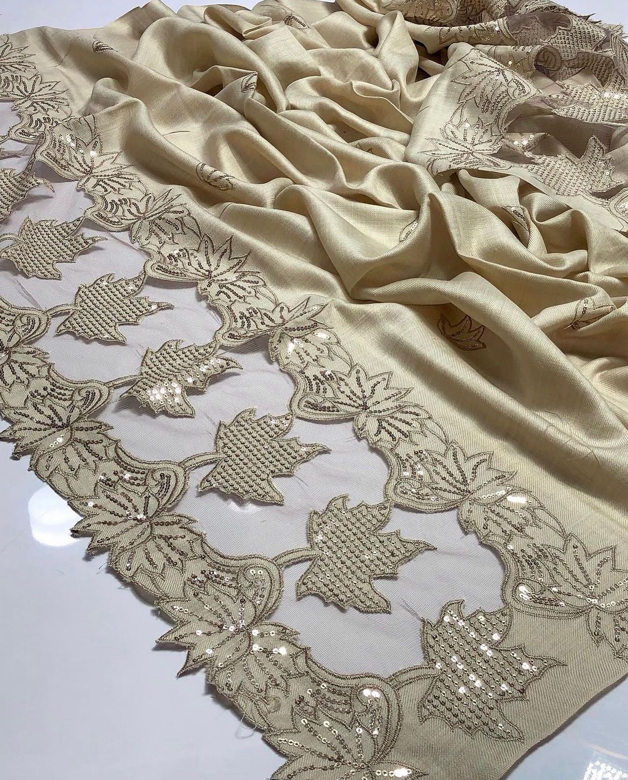 Elegant And Beautiful Pashmina Shawl
