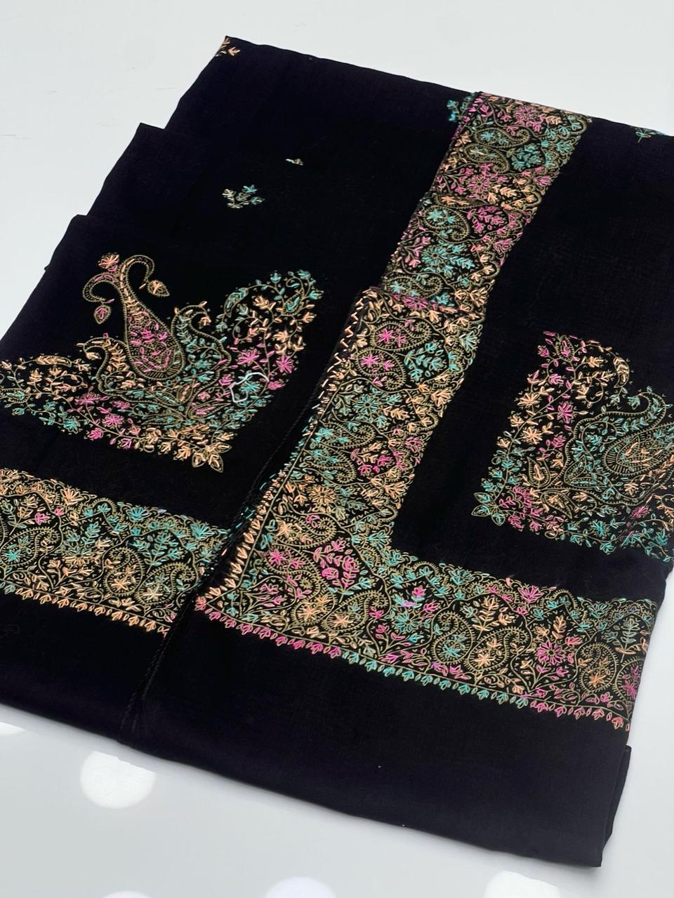 Kashmiri Hand Made Embroidered Lawn Chadar