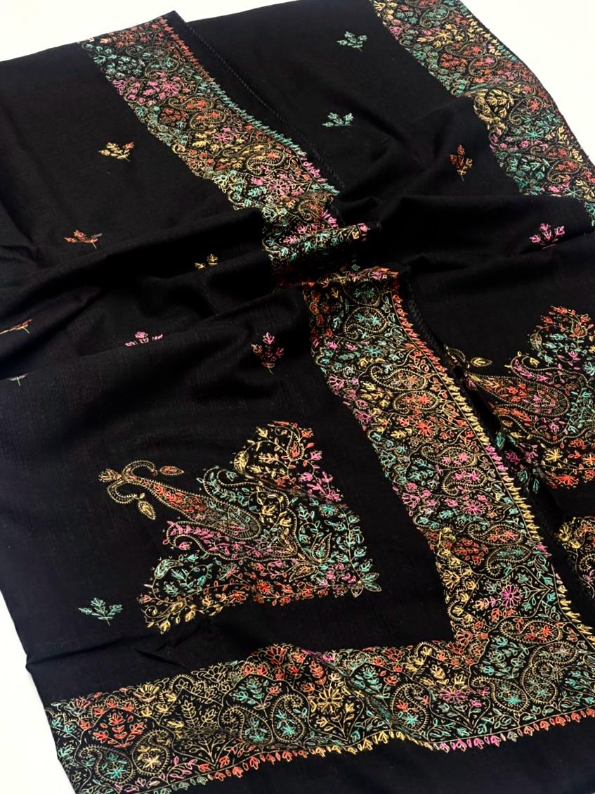 Kashmiri Hand Made Embroidered Lawn Chadar